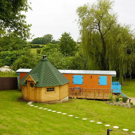 Roulottes Et Son Kota Grill Sauna Bucilly Exterior photo