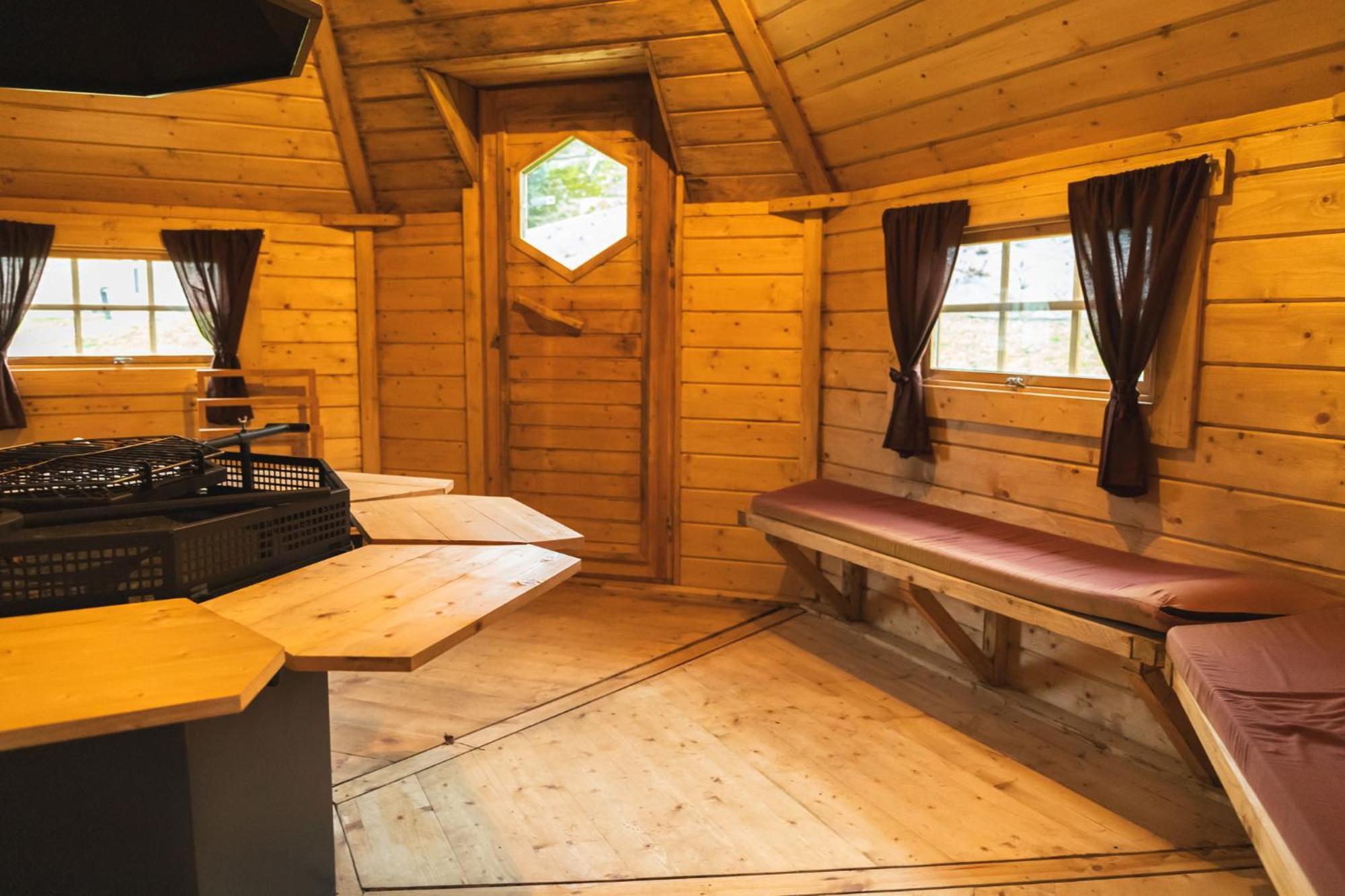 Camping Roulottes Et Son Kota Grill Sauna *